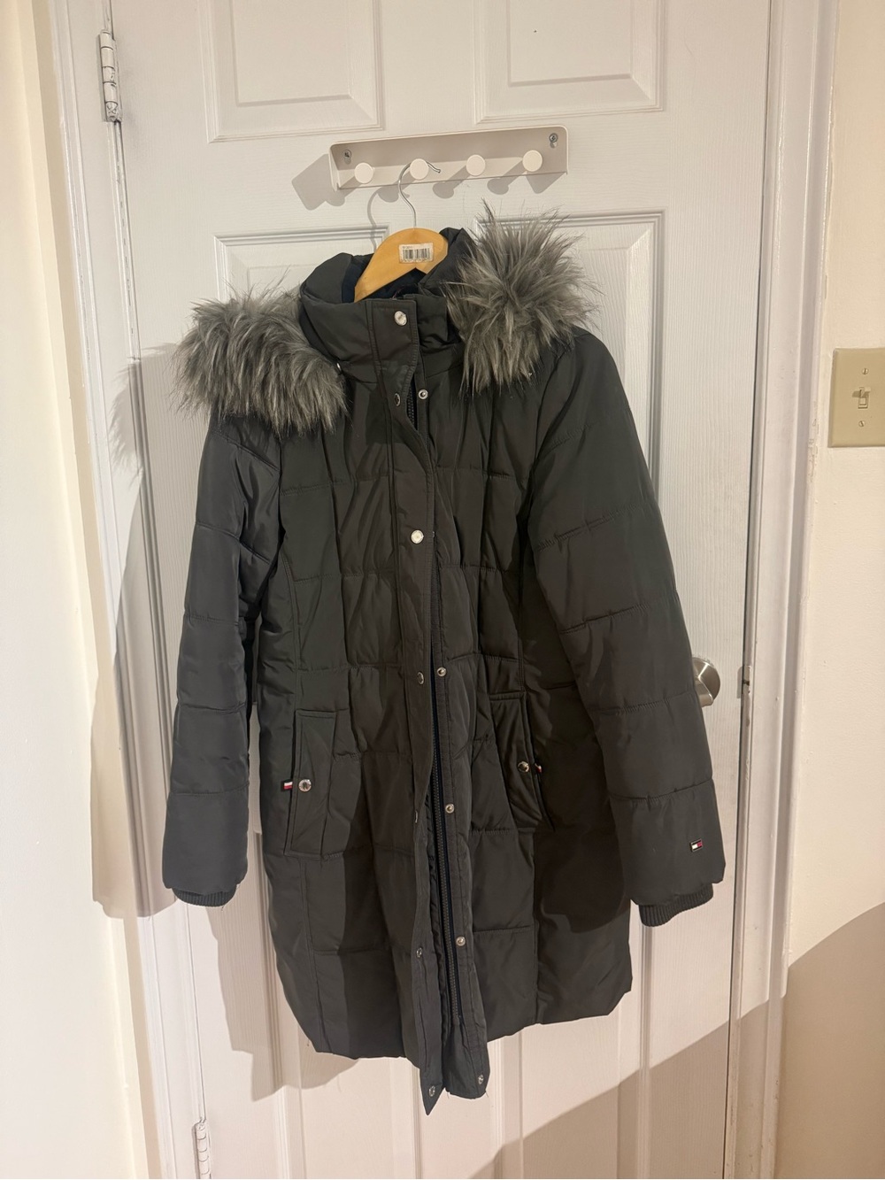 Tommy Hilfiger Women's Grey Quilted Faux Fur-Trim Winter Coat- Size Medium